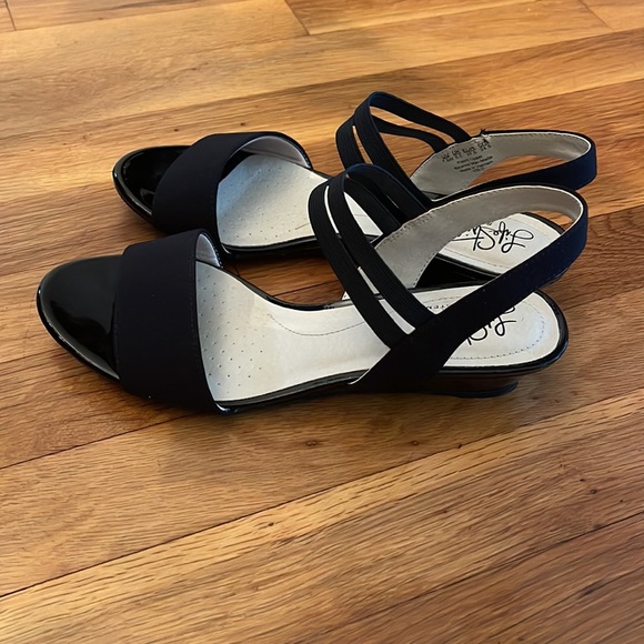 Life Stride Yolo Wedge Sandal in black size 7.5W  NWOT - Picture 6 of 11